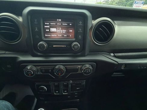 Used 2020 Jeep Wrangler Sport AWD/4WD image 15