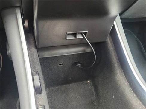 Used 2018 Tesla Model 3 Long Range image 13