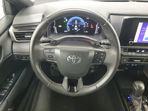 Used 2025 Toyota Camry SE FWD image 11