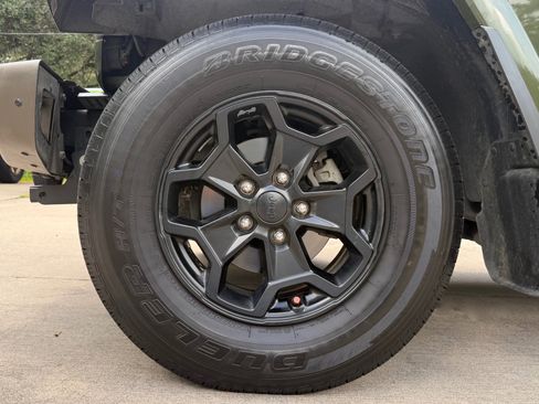 Used 2016 Jeep Wrangler Sahara AWD/4WD image 7