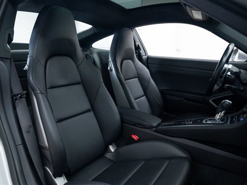 Used 2018 Porsche 911 Carrera RWD image 18