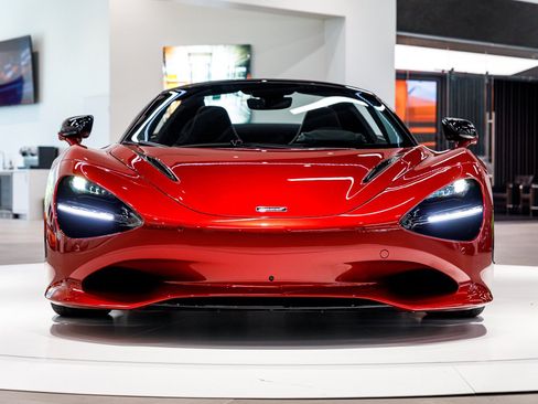 Used 2027 McLaren 750S Spider RWD image 18