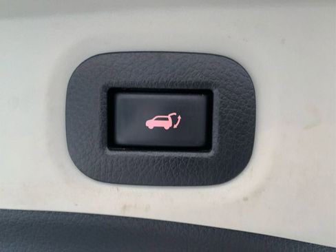 Used 2019 Nissan Rogue SV w/ Premium Package image 13