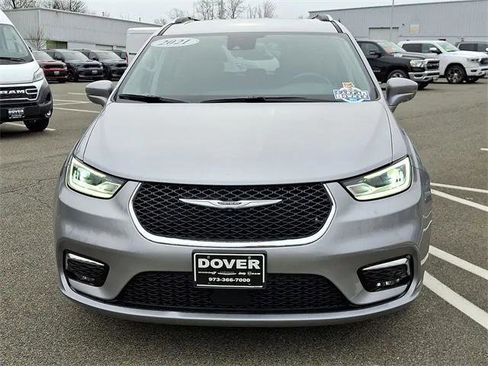 Certified 2021 Chrysler Pacifica Touring-L image 29