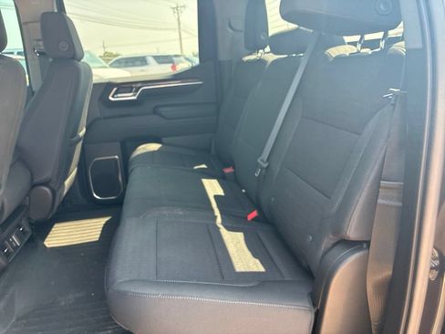 Used 2022 Chevrolet Silverado 1500 LT AWD/4WD image 17