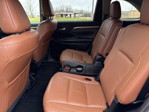 Used 2019 Toyota Highlander Limited image 28