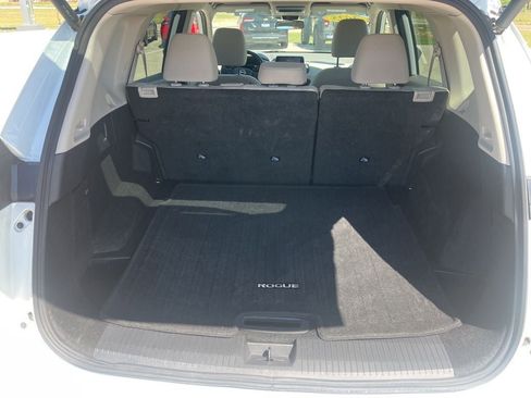Used 2025 Nissan Rogue SV FWD image 17