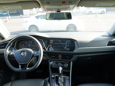 Used 2021 Volkswagen Jetta SE FWD image 17