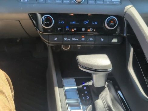 Used 2024 Hyundai Elantra SEL w/ Convenience Package FWD image 19