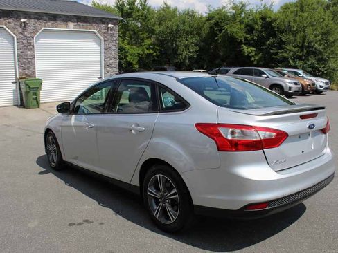 Used 2014 Ford Focus SE w/ SE Sport Package FWD image 9