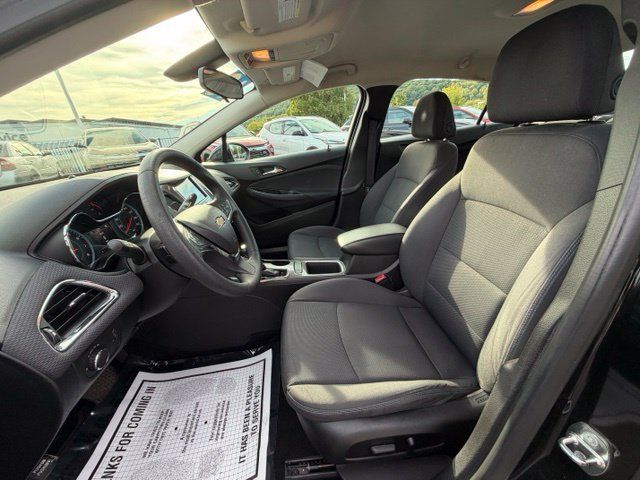 Used 2018 Chevrolet Cruze LT w/ Convenience Package FWD image 29