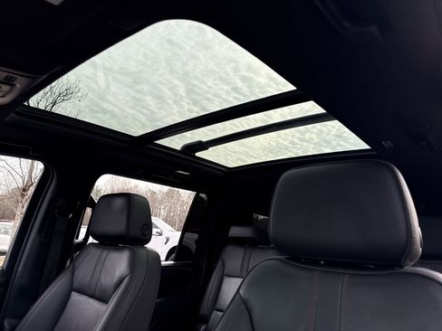 Used 2022 Chevrolet Suburban RST w/ Luxury Package image 19