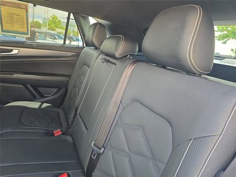 Used 2025 Volkswagen Atlas Cross Sport SE FWD image 13