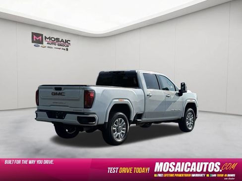 Used 2023 GMC Sierra 3500 Denali w/ Technology Package AWD/4WD image 7