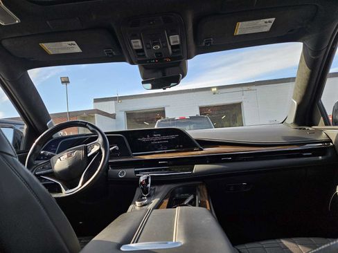 Used 2023 Cadillac Escalade Sport Platinum AWD/4WD image 7