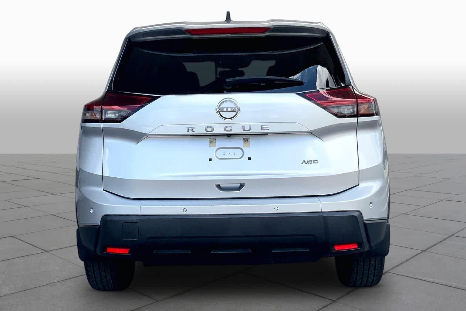 Used 2024 Nissan Rogue S AWD/4WD image 5