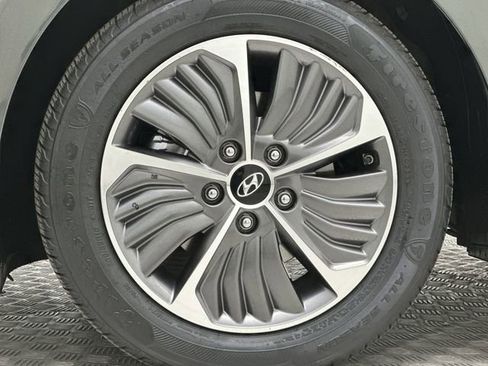 Certified 2022 Hyundai Ioniq Limited image 10