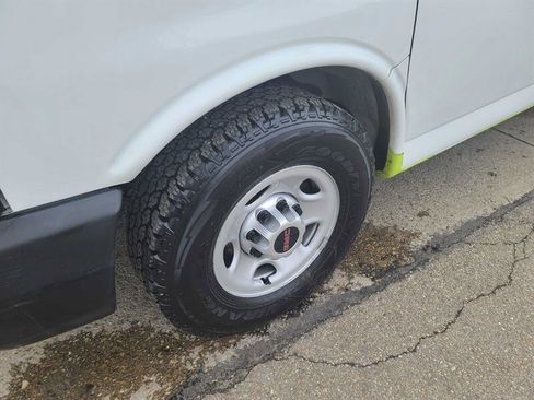 Used 2017 GMC Savana 2500 Extended image 31