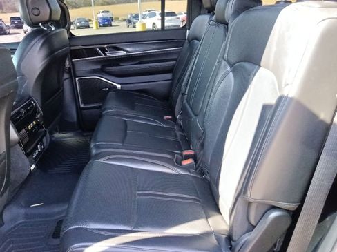 Used 2023 Jeep Wagoneer 2WD image 28