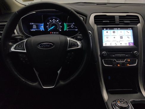 Used 2017 Ford Fusion SE w/ Equipment Group 201A FWD image 22