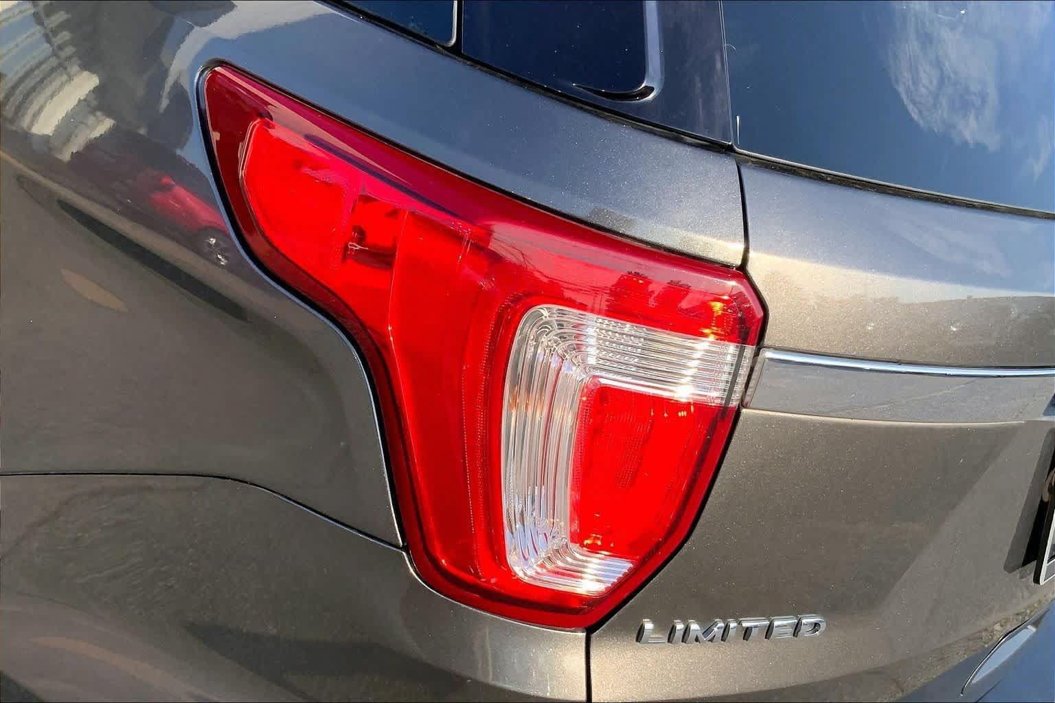 Used 2017 Ford Explorer Limited w/ Equipment Group 301A FWD image 24