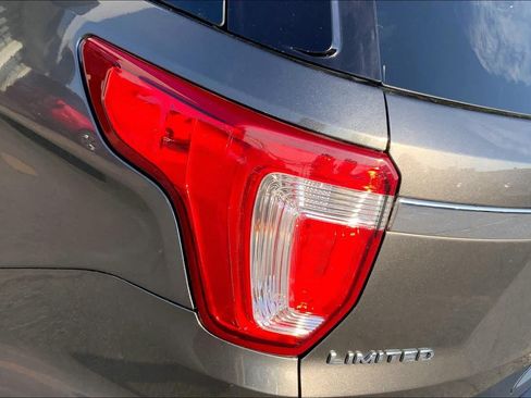 Used 2017 Ford Explorer Limited w/ Equipment Group 301A FWD image 24