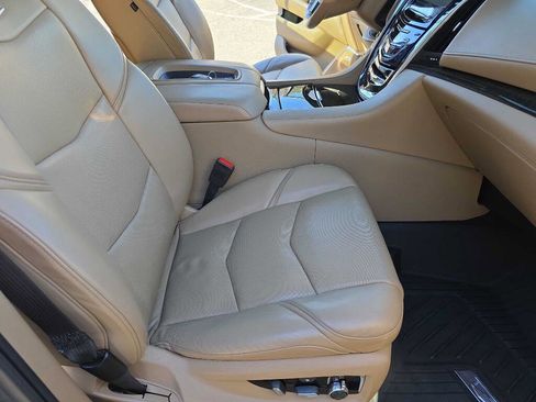 Used 2019 Cadillac Escalade ESV Platinum image 20