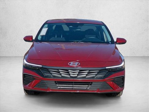 Used 2024 Hyundai Elantra SEL image 2