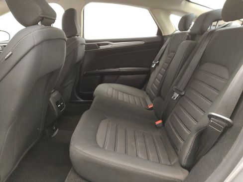 Used 2020 Ford Fusion SE image 18