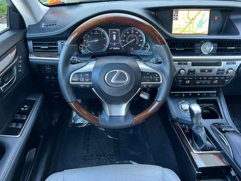 Used 2018 Lexus ES 350 w/ Luxury Package w/Wood Trim FWD image 15