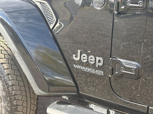 Used 2021 Jeep Wrangler Unlimited Sahara image 28