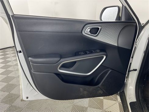 Certified 2020 Kia Soul LX image 10