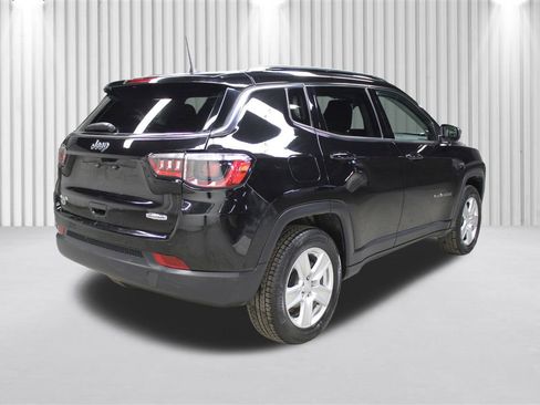 Used 2022 Jeep Compass Latitude image 3