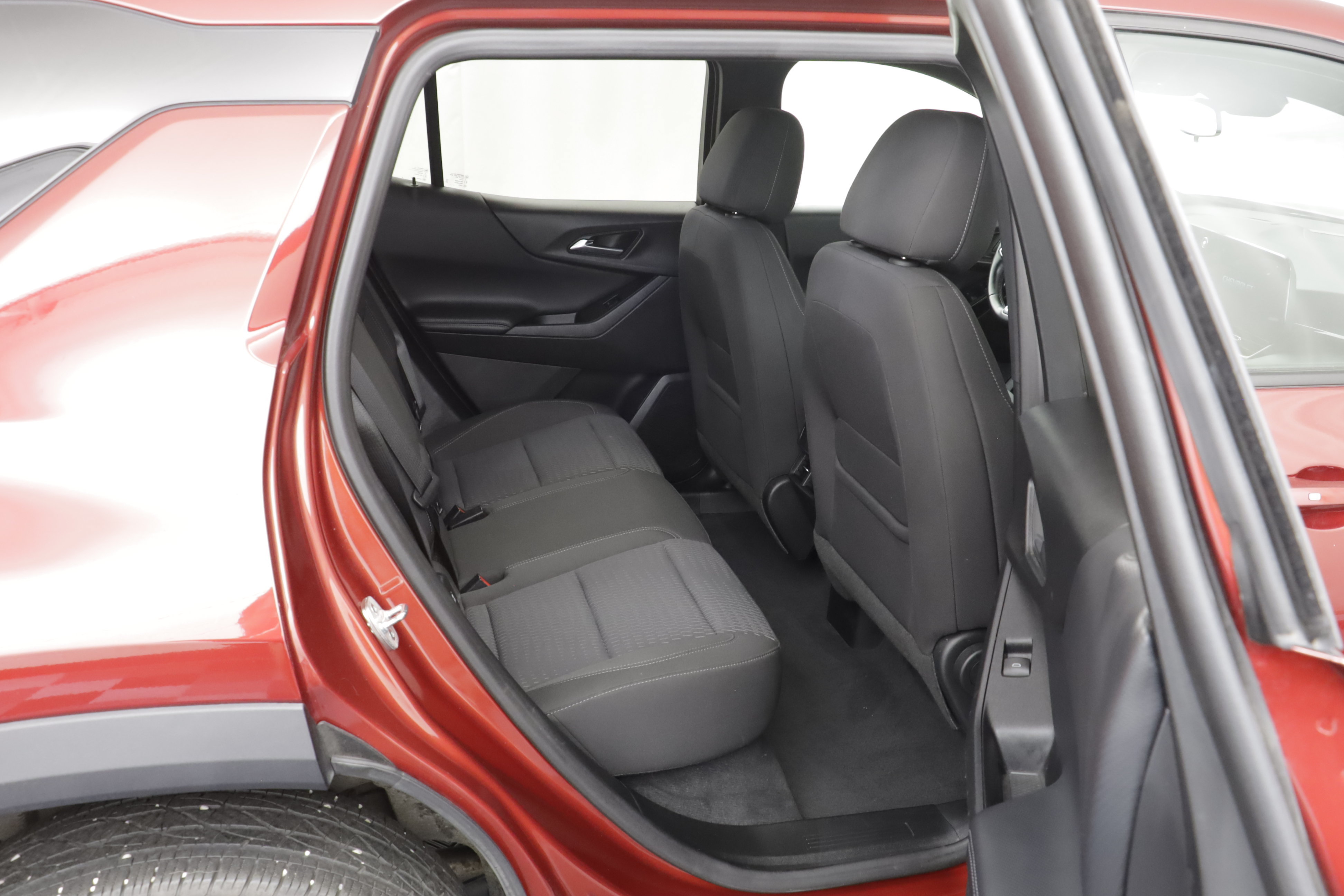 Used 2025 Chevrolet Equinox LT w/ LPO, Floor Liner Package FWD image 23