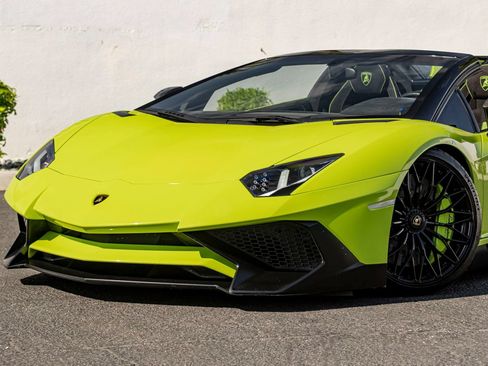 Used 2016 Lamborghini Aventador LP 750-4 Superveloce AWD/4WD image 2