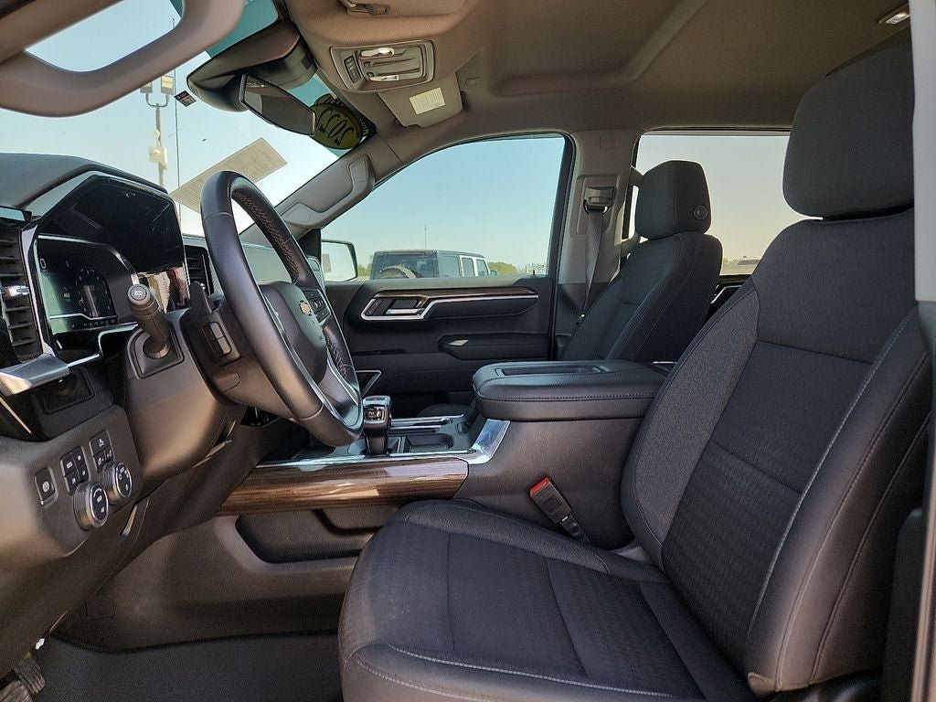 Used 2022 Chevrolet Silverado 1500 LT AWD/4WD image 17