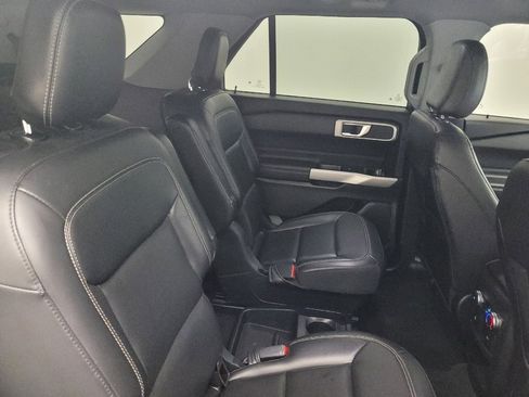 Used 2021 Ford Explorer XLT w/ Equipment Group 202A AWD/4WD image 19