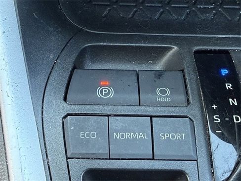 Used 2020 Toyota RAV4 XLE image 19