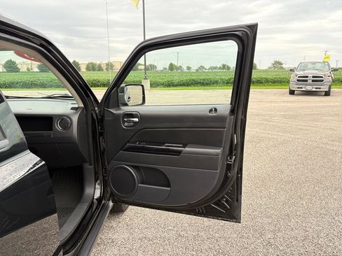 Used 2013 Jeep Patriot Latitude w/ Sun/Sound Group FWD image 37