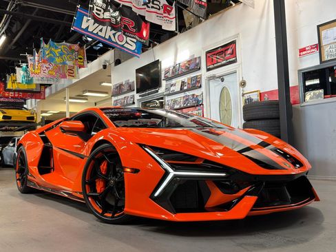 Used 2024 Lamborghini Revuelto image 1