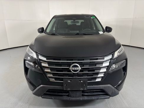 Used 2024 Nissan Rogue SV image 3