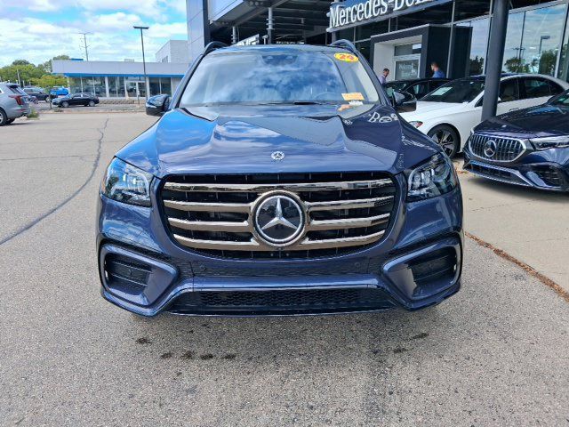 Used 2024 Mercedes-Benz GLS 450 4MATIC image 2