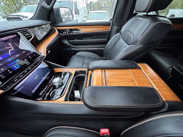 Used 2025 Jeep Grand Wagoneer L Series III AWD/4WD image 25