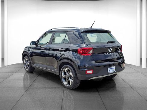 Certified 2026 Hyundai Venue SEL FWD image 4