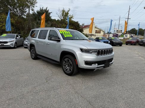 Used 2024 Jeep Wagoneer L Series II w/ Flexible Seating Group image 7