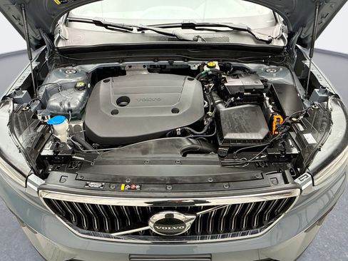 Used 2023 Volvo XC40 B5 Plus image 28