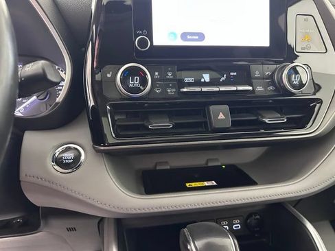 Used 2023 Toyota Highlander XLE AWD/4WD image 31