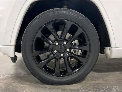 Used 2019 Jeep Grand Cherokee Altitude image 11