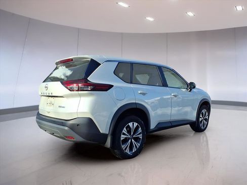 Used 2022 Nissan Rogue SV image 4