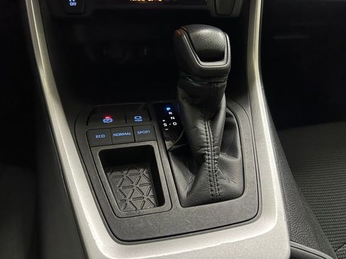 Used 2021 Toyota RAV4 LE image 24